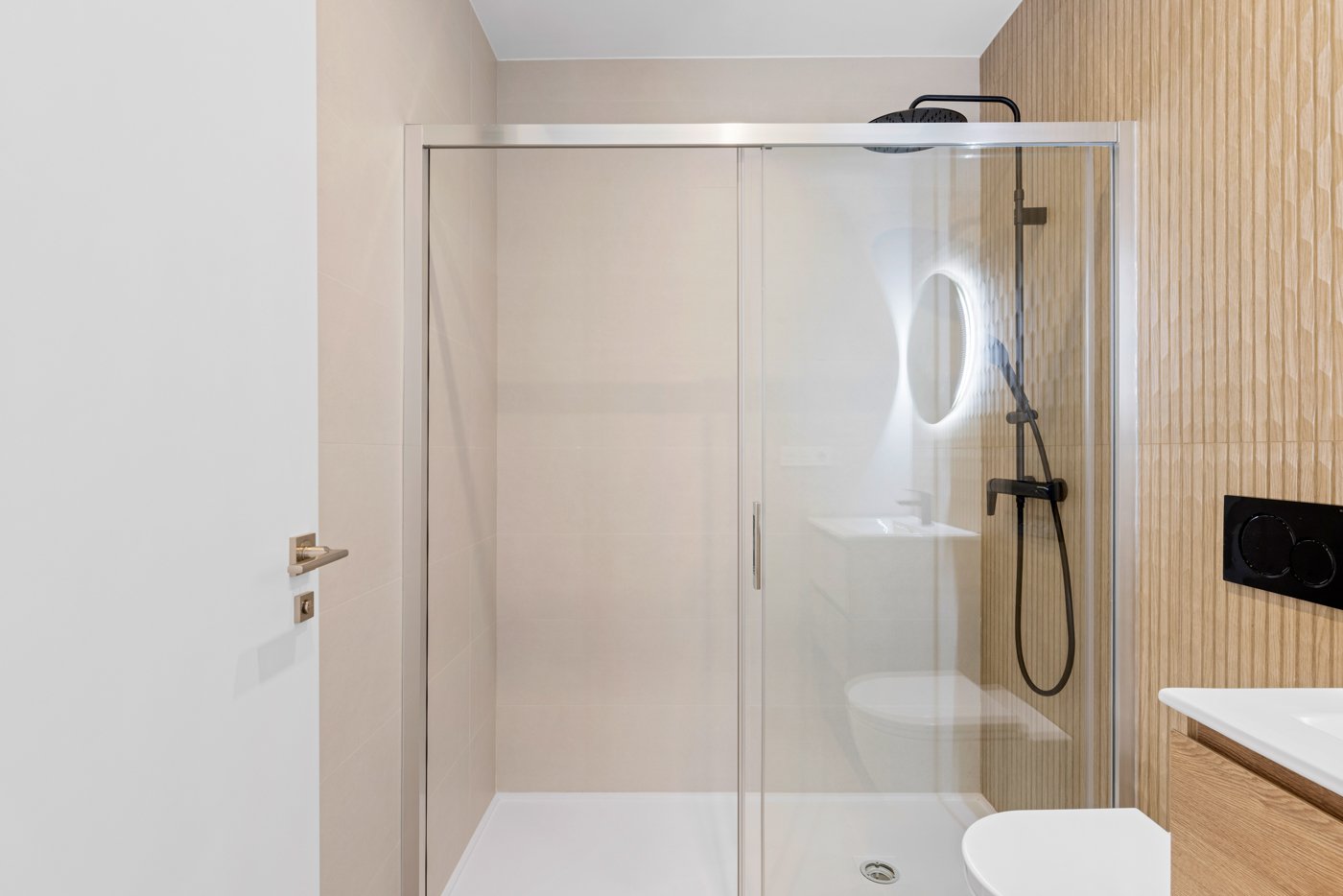 Просторни апартаменти с 2-4 спални, басейн и градини, Бенихофар