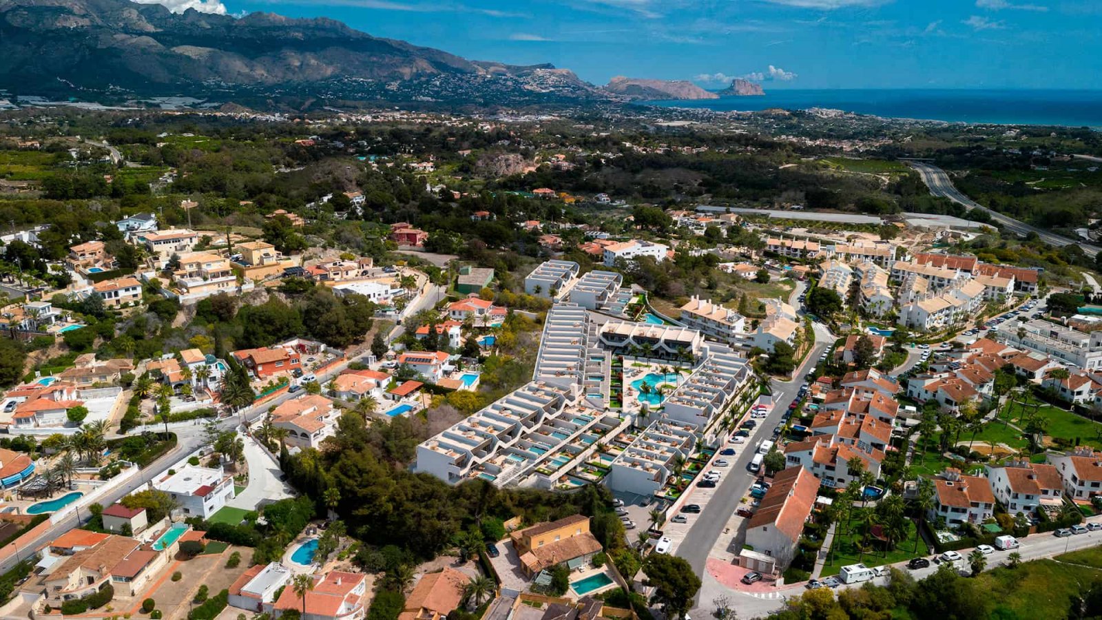 Атрактивна резиденция на брега на морето с басейн, Алфас дел Пи