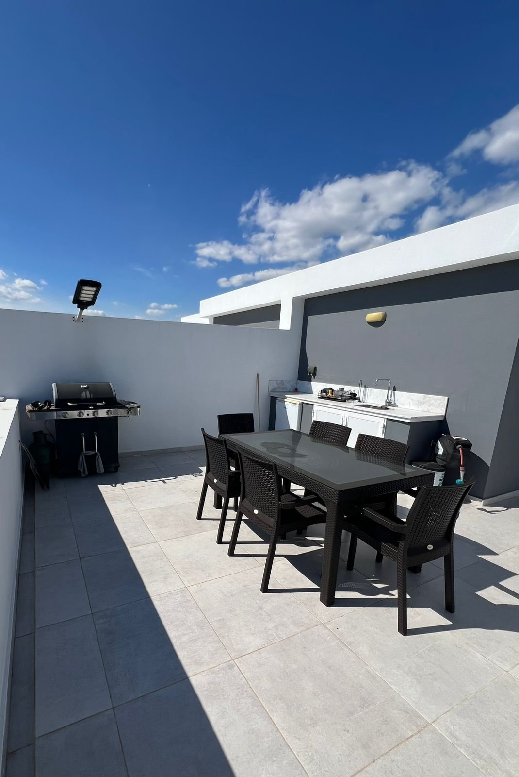 Тази модерна полуотделна вила се предлага за продажба в един от най-популярните жилищни комплекси в Северен Кипър, Four Seasons Life, разположен на...