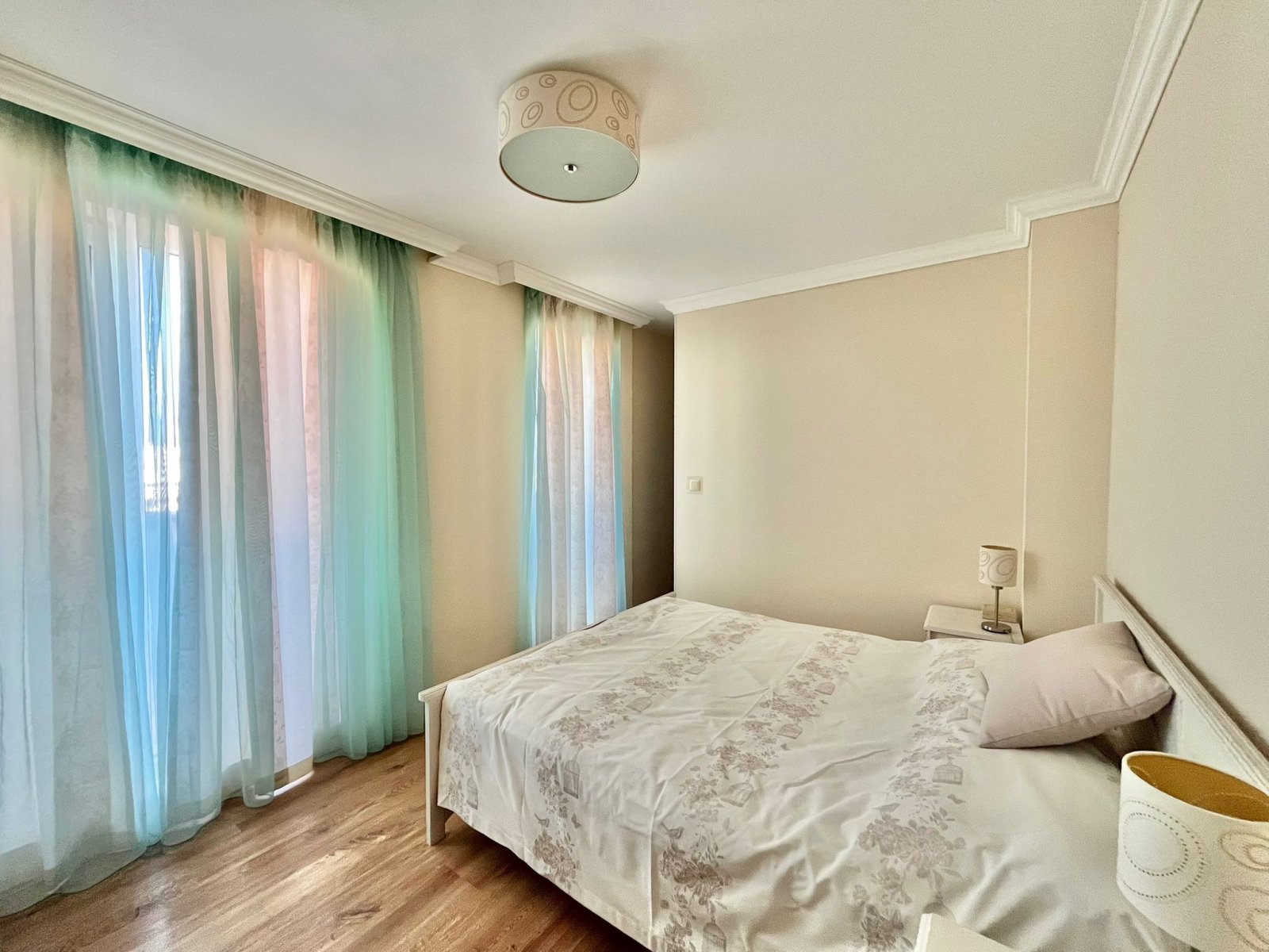 Тристаен апартамент с изглед към морето в комплекс Мелия 10 в Равда, България