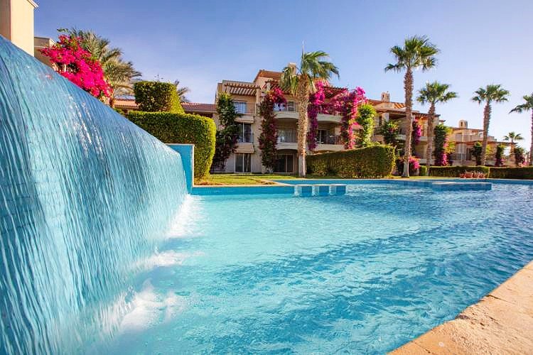 Тристайно жилище с градина в Veranda Sahl Hasheesh – оазис на спокойствието само на няколко крачки от морето.