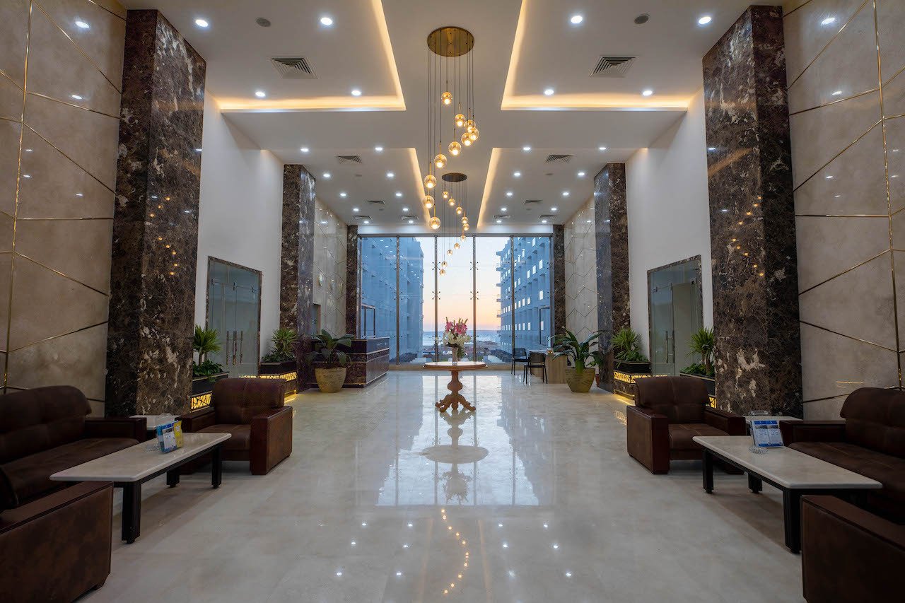 Готов за нанасяне: Ново и просторено двустаен апартамент с гледка към морето в Scandic Resort Hurghada