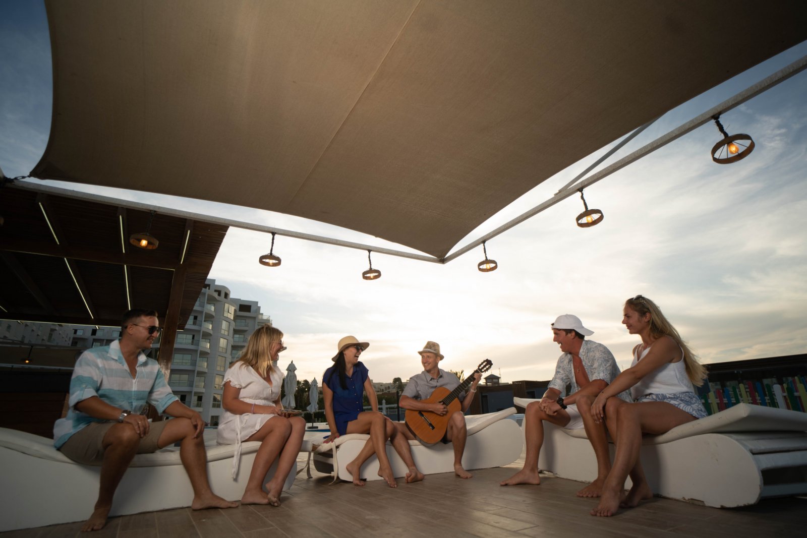 Готов за нанасяне: Ново и просторено двустаен апартамент с гледка към морето в Scandic Resort Hurghada