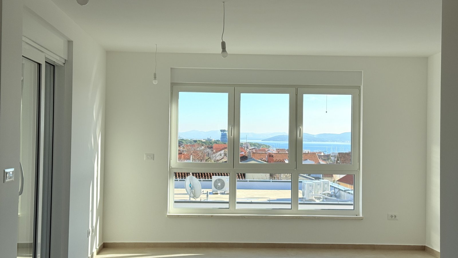 Модерен апартамент с панорамна гледка и две изби, Водице