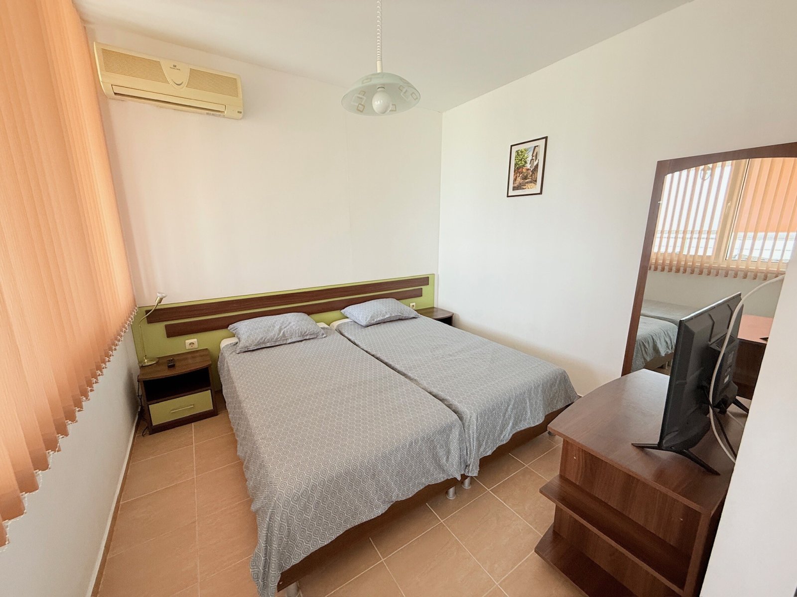 Студио с гледка към планината в комплекс „Оазис“ в Равда, България