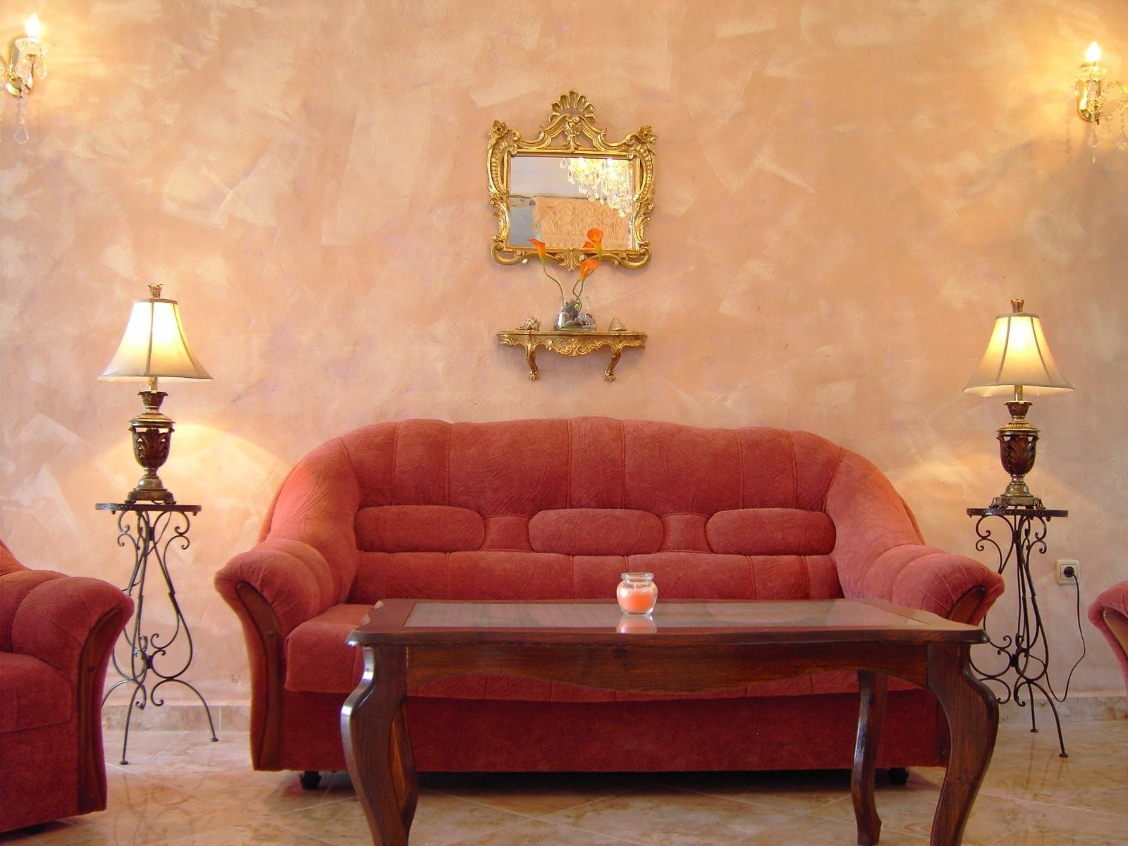 Хотел с 29 стаи и летен ресторант в Равда, България