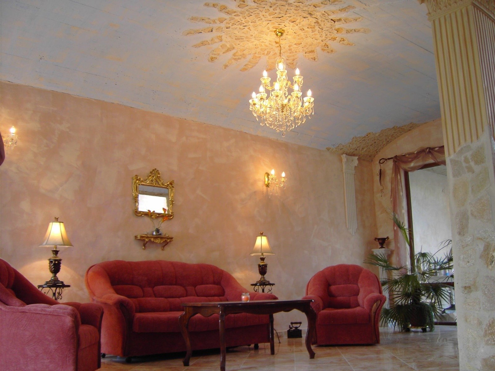 Хотел с 29 стаи и летен ресторант в Равда, България