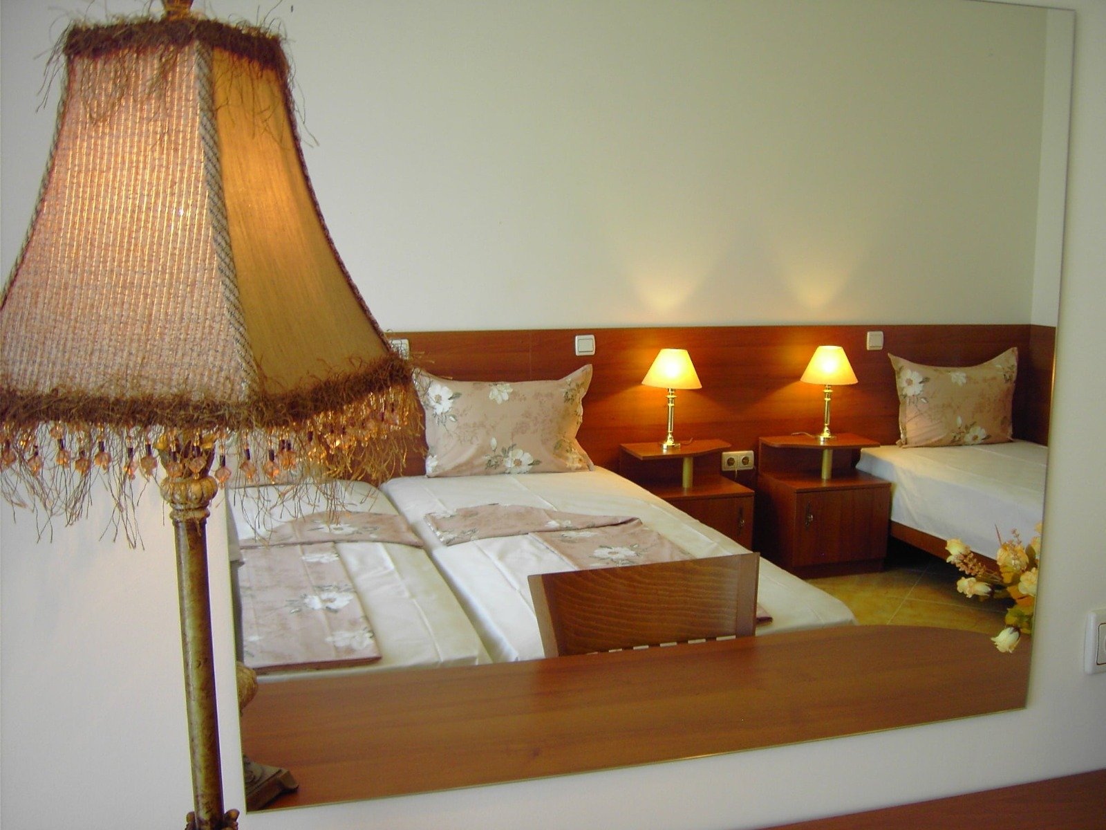 Хотел с 29 стаи и летен ресторант в Равда, България