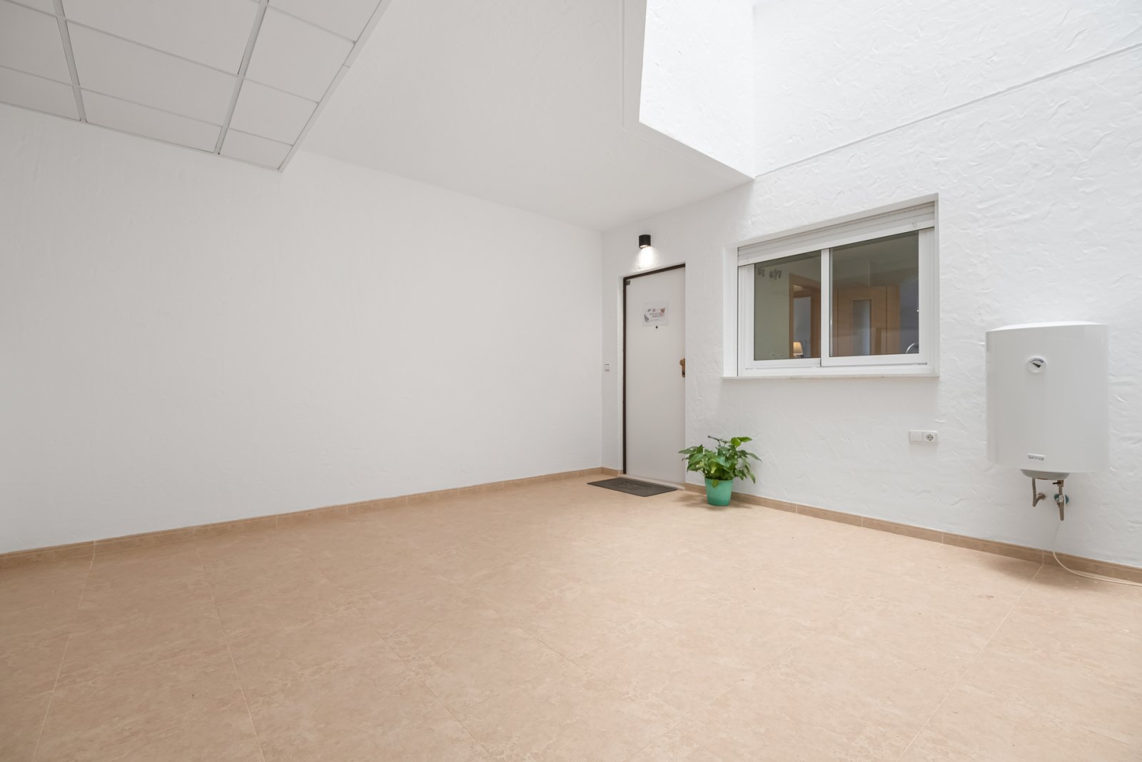 Модерни апартаменти на 2 км от морето, с басейн и градина, Ориуела