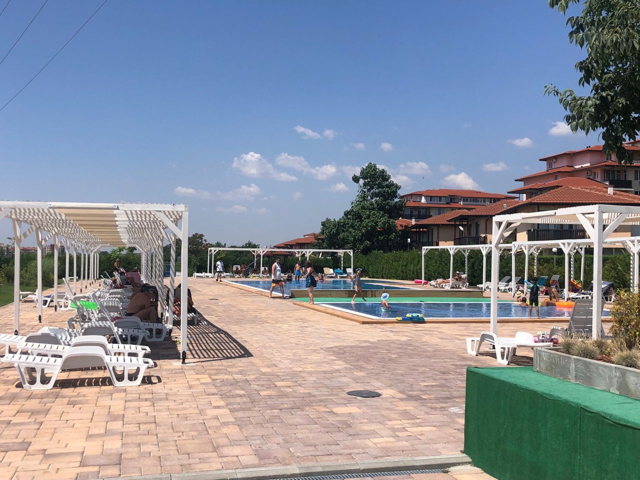 Дългосрочно наемане на апартаменти в Ахелой от септември, България