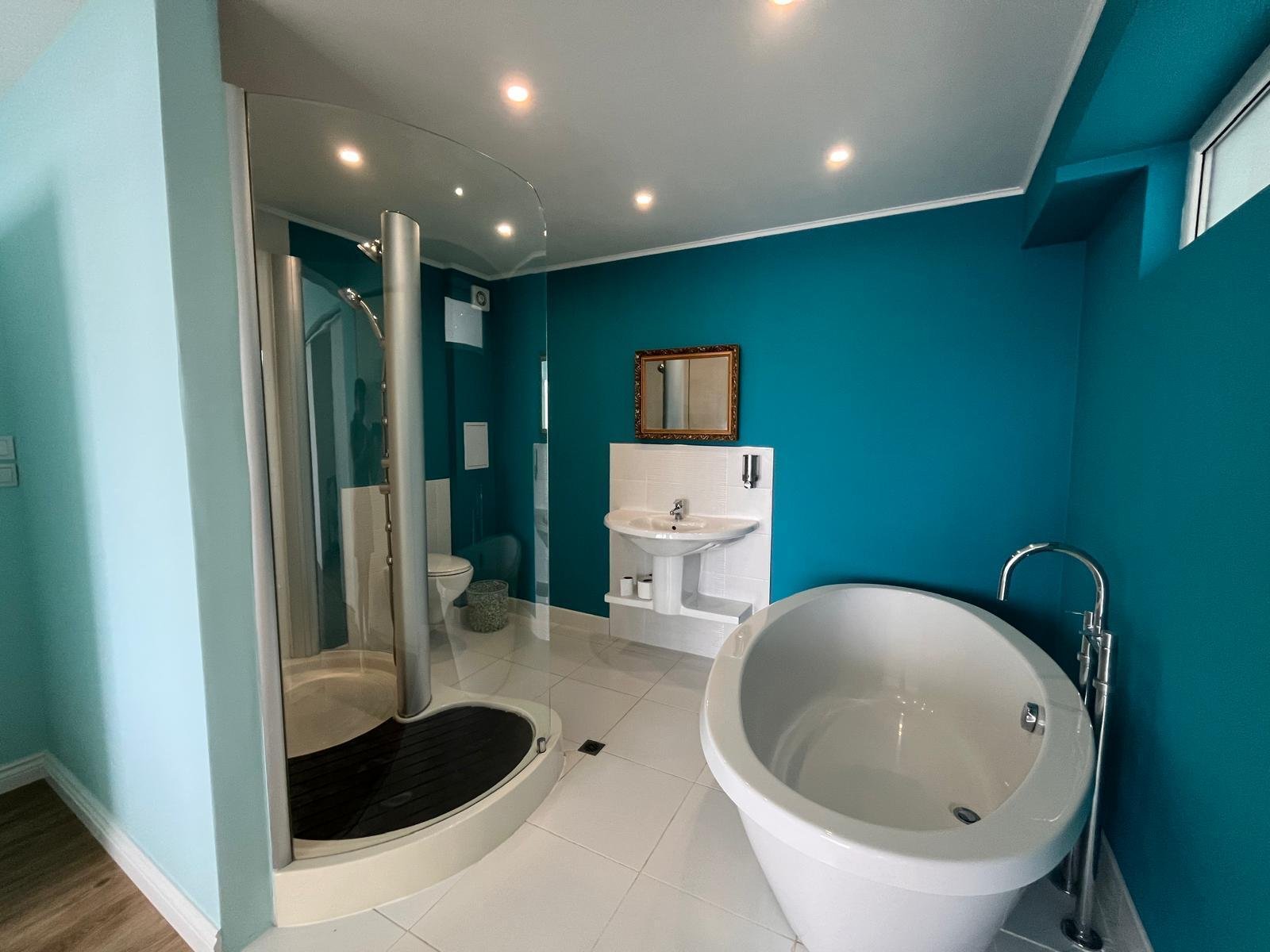 Bright 3-Bedroom Penthouse with Large Terrace in Sveti Vlas – 500m from the Sea