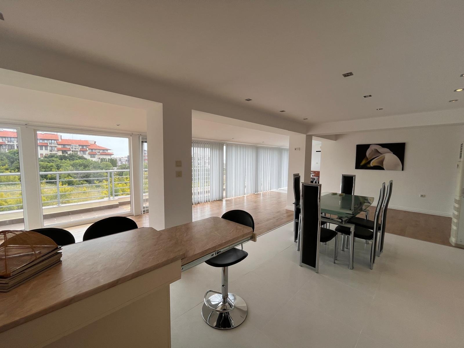 Bright 3-Bedroom Penthouse with Large Terrace in Sveti Vlas – 500m from the Sea