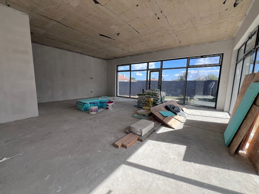 Бунгало в състояние на груб строеж в Александрово, България