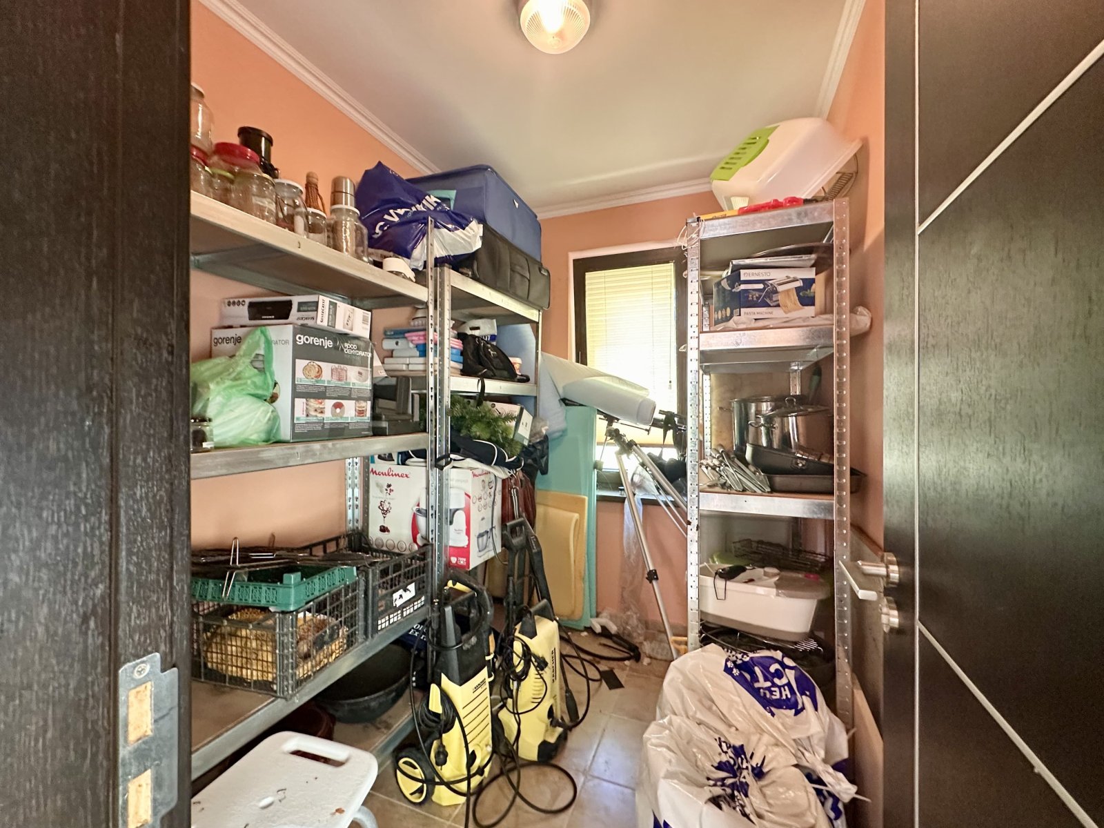 Еднофамилна къща с гараж, басейн и гледка към морето в Косарица, България