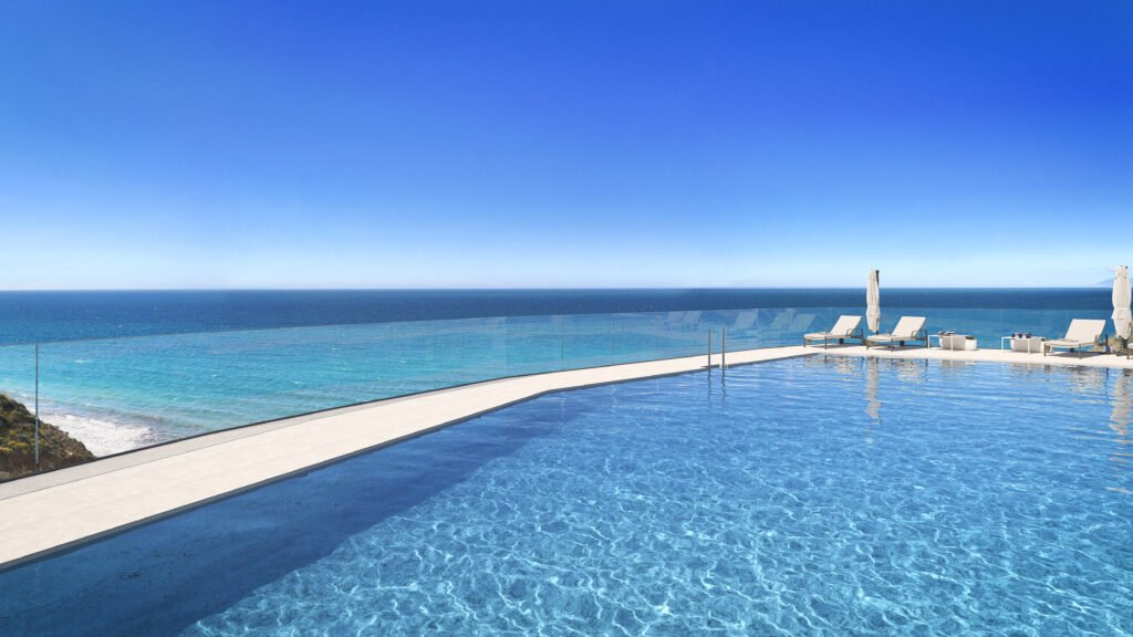 Просторни таунхауси, на 4 км от морето с басейн, Алгаробо