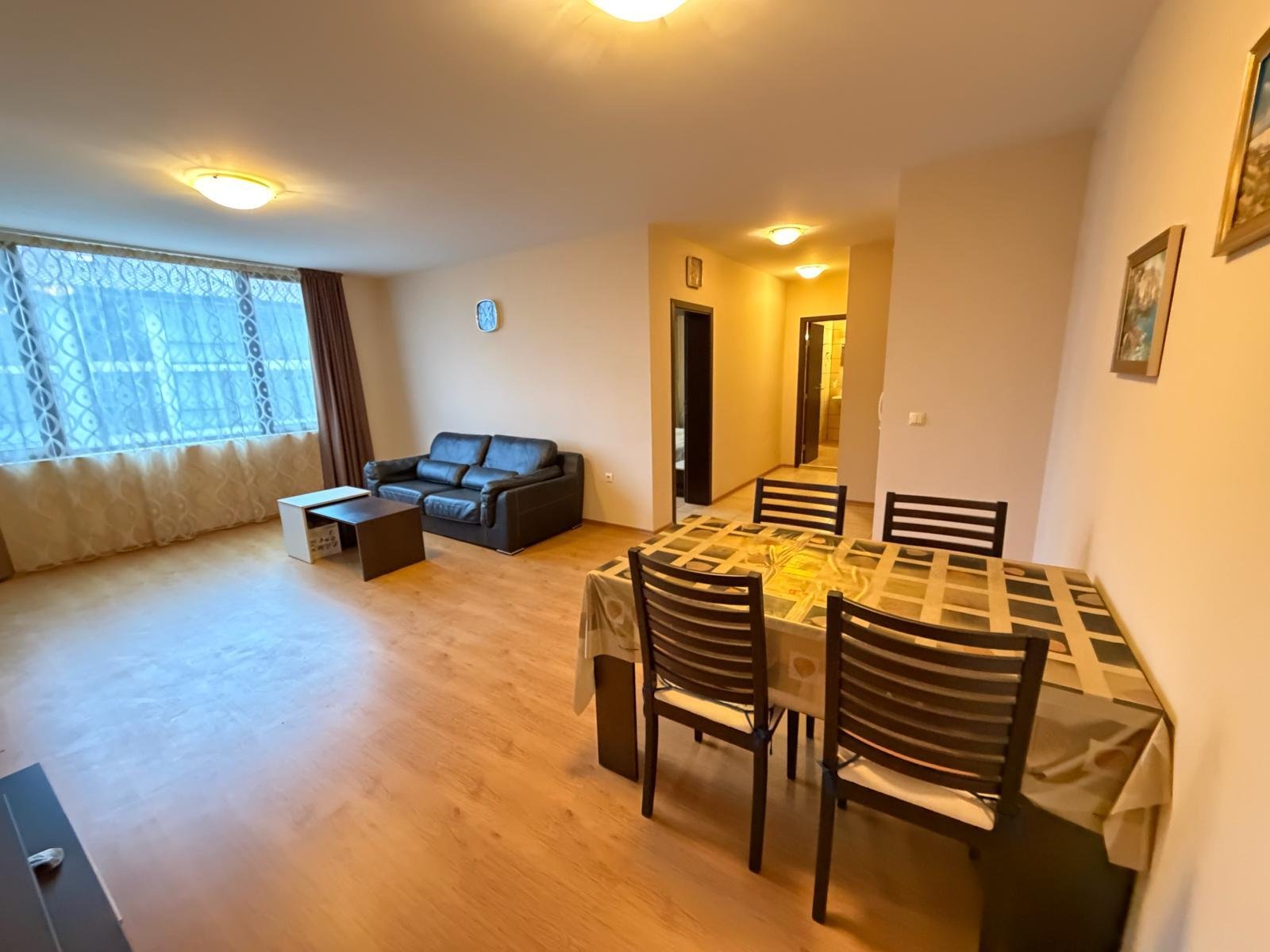 Тристаен апартамент с гледка към басейна в комплекс Вияна, Несебър, България