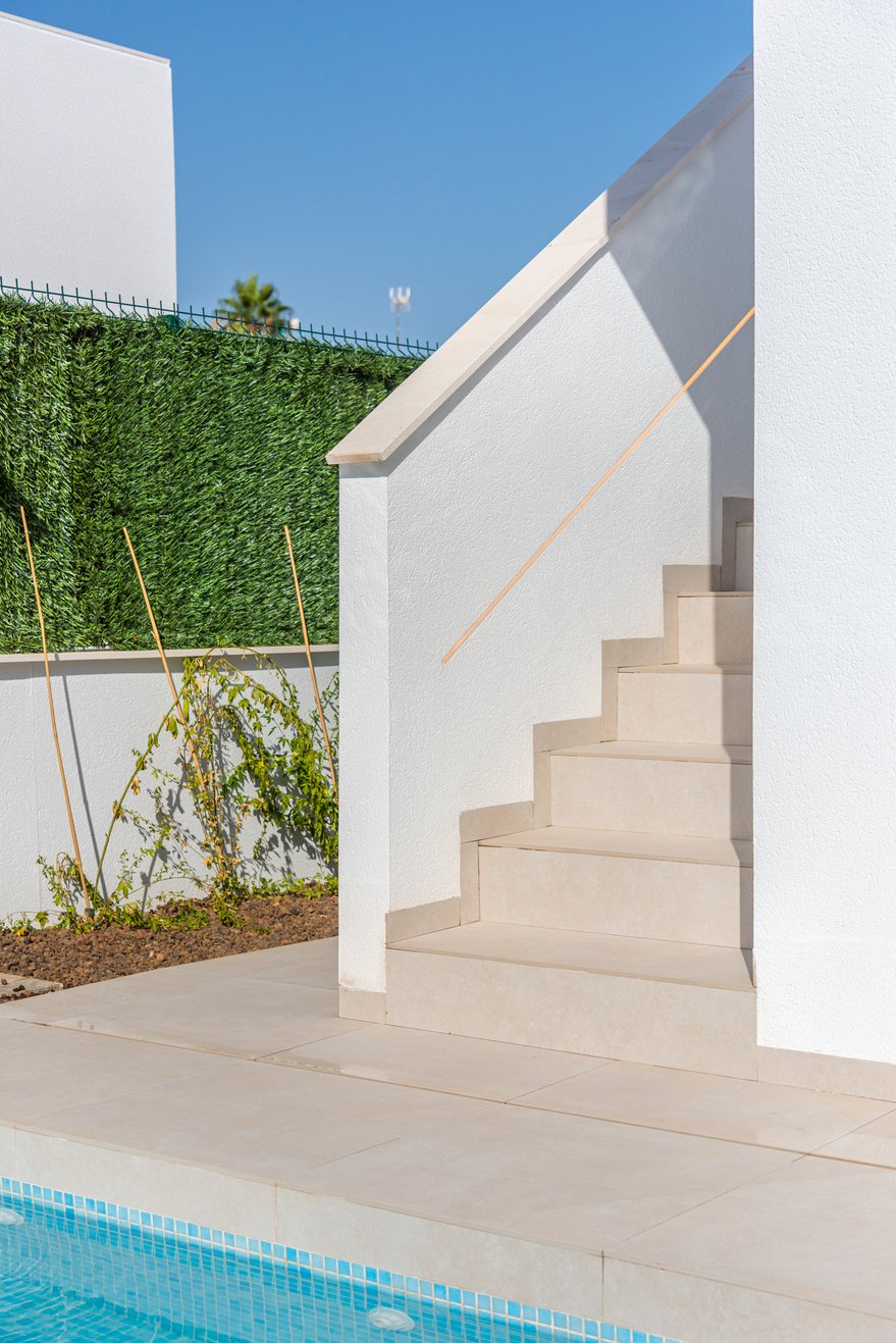 Ексклузивни самостоятелни къщи с частен басейн на 2 км от морето, Лос Алказарес