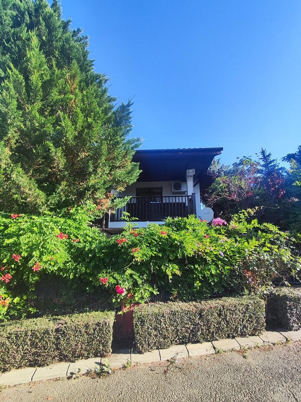 Двуетажна къща с гледка към морето в Косарица, България