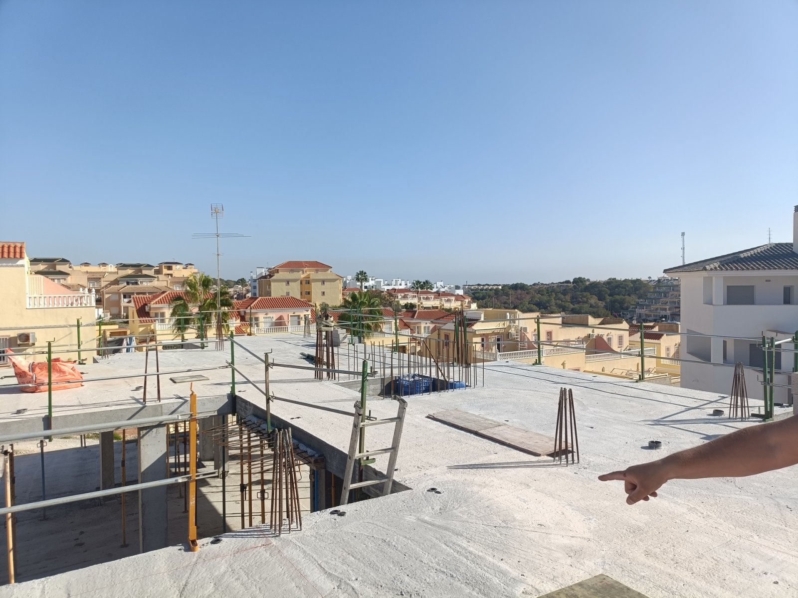 Пълно обзаведени апартаменти с тераса и общ басейн, Лас Филипинас