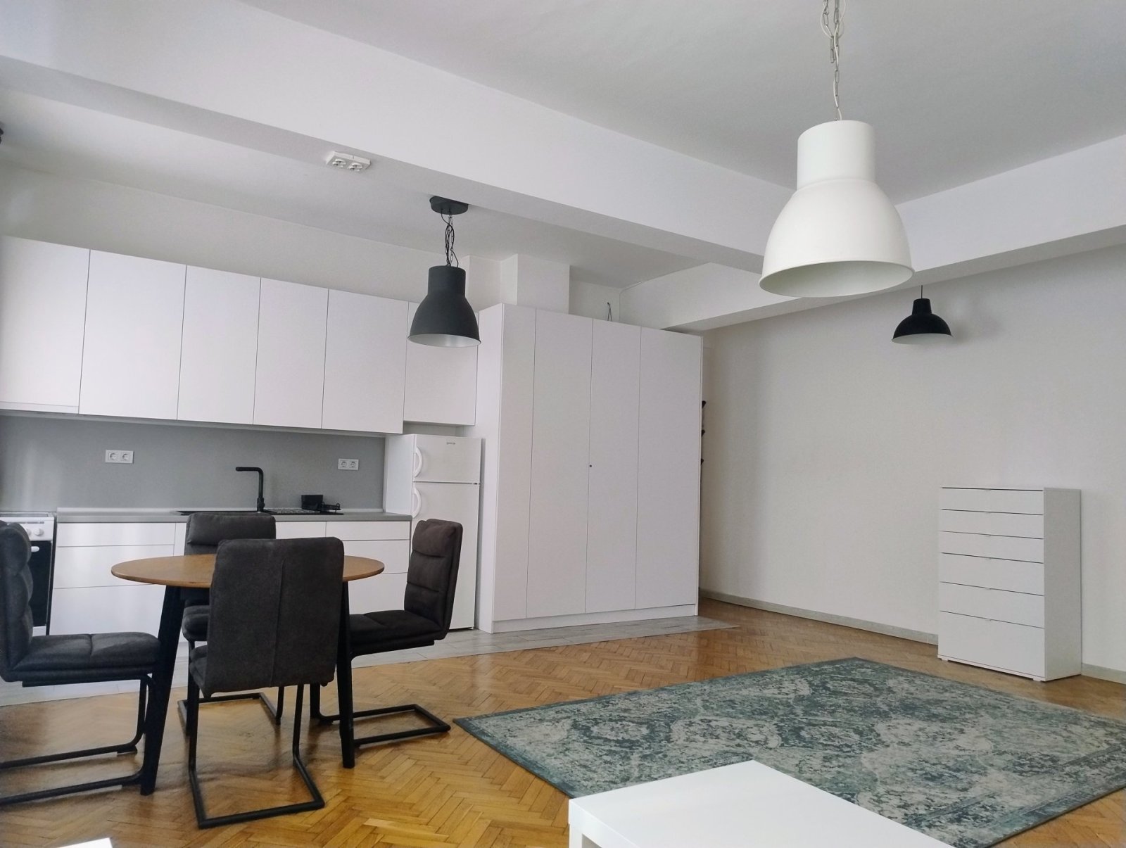 Стилно реновирано студио в центъра на София | Граф Игнатиев | 278 250 евро