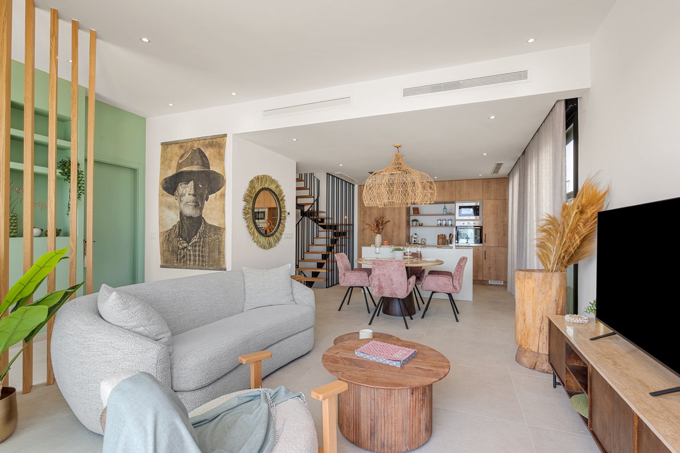 Модерни таунхауси, частен басейн и градина близо до летището, Долорес