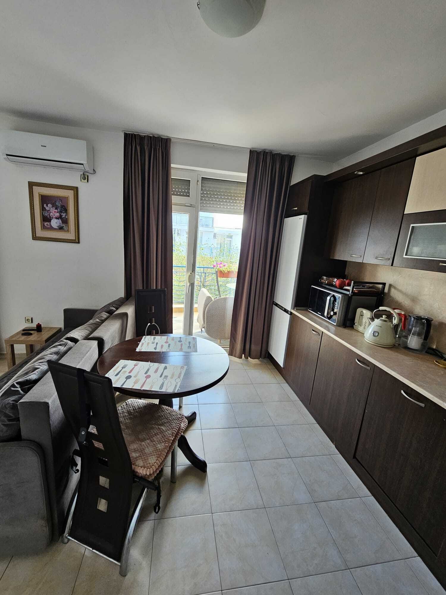 Двуетажен апартамент с 4 стаи и 146 м² в центъра на Св. Влас