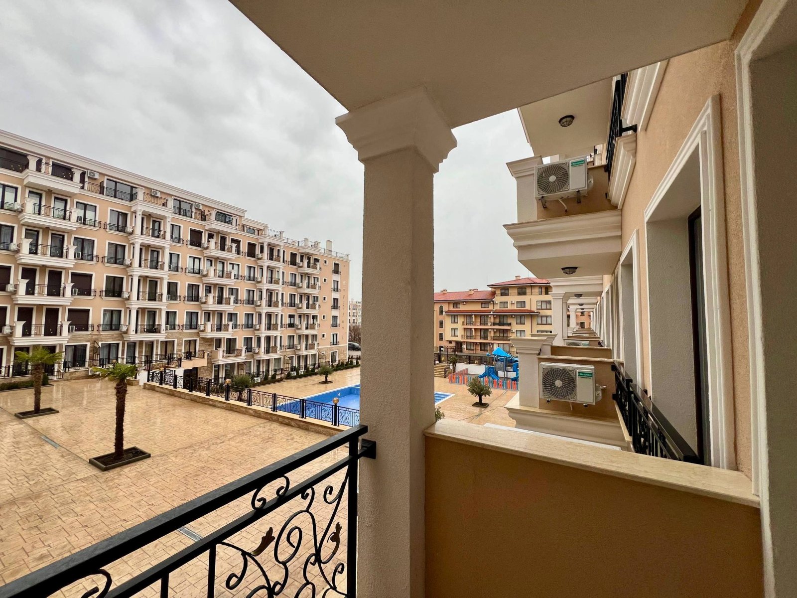 Апартамент 1+2 в комплекс Империум, Свети Влас, България