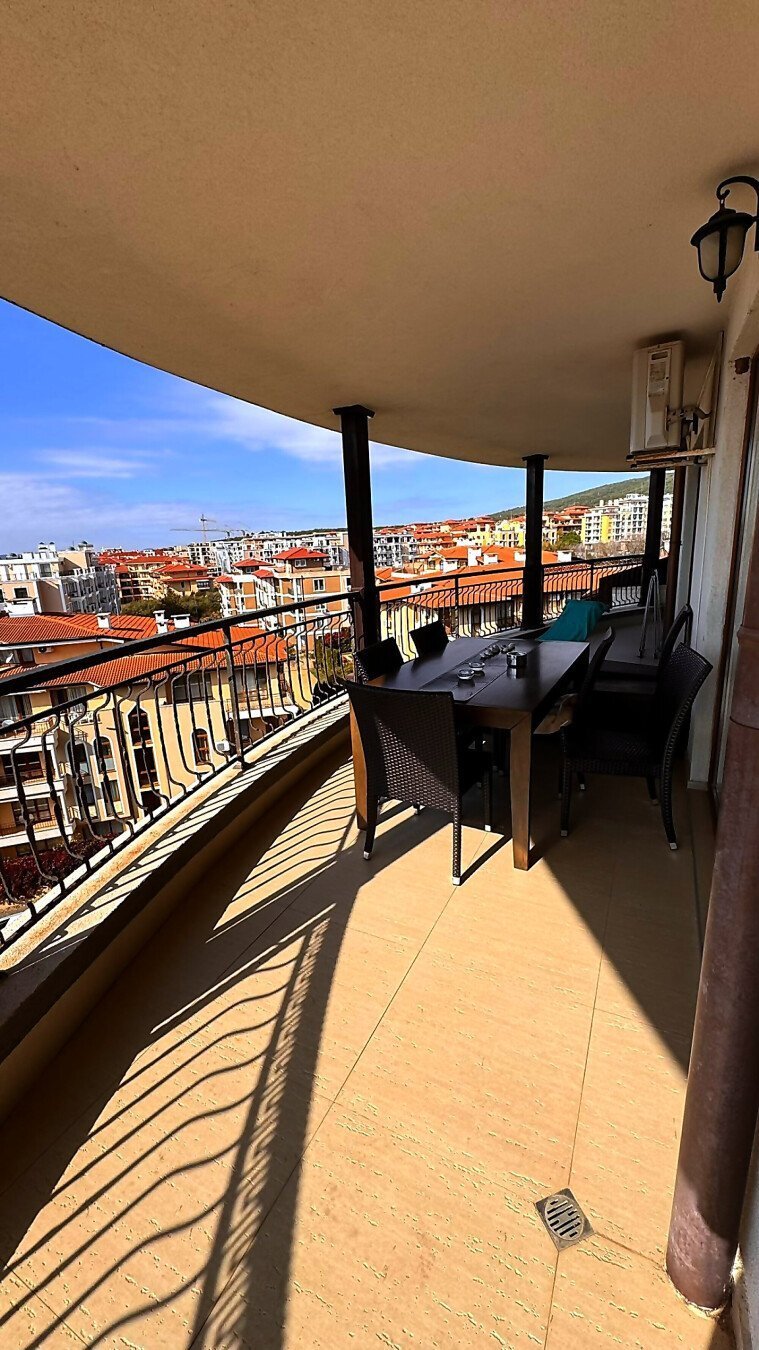 Апартамент 1+3 в Комплекс Royal Palm, Свети Влас, България