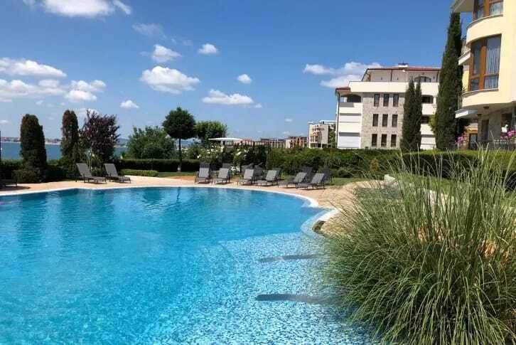 Двустаен апартамент с изглед към морето в комплекс Royal Bay 1 в Свети Влас, България