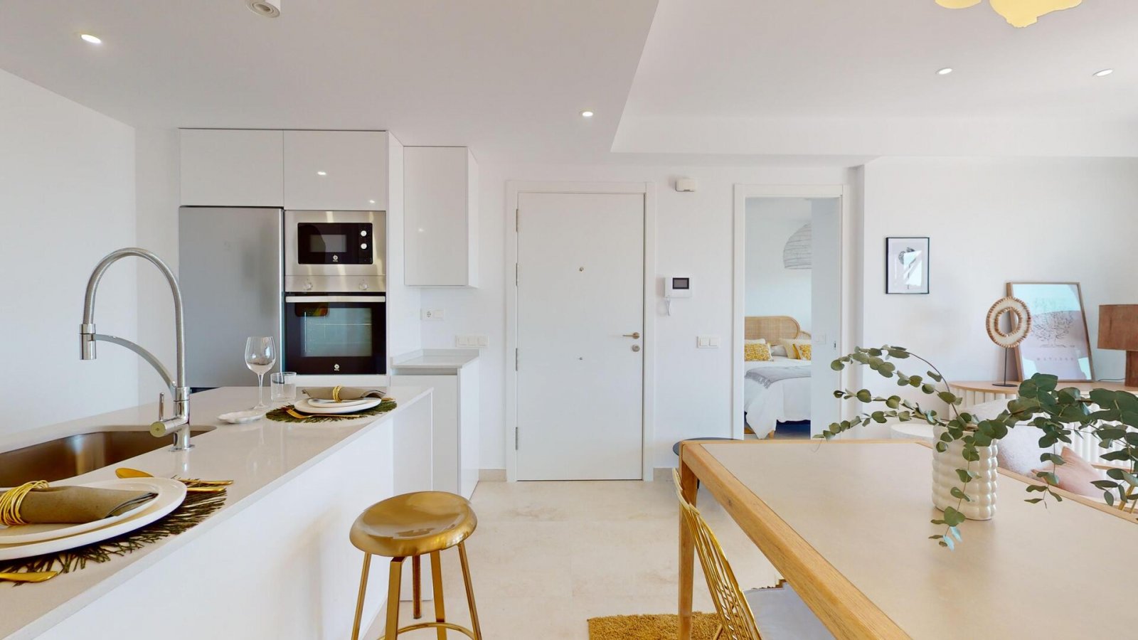 Модерни апартаменти на първа линия море с басейн и гараж, Агилас