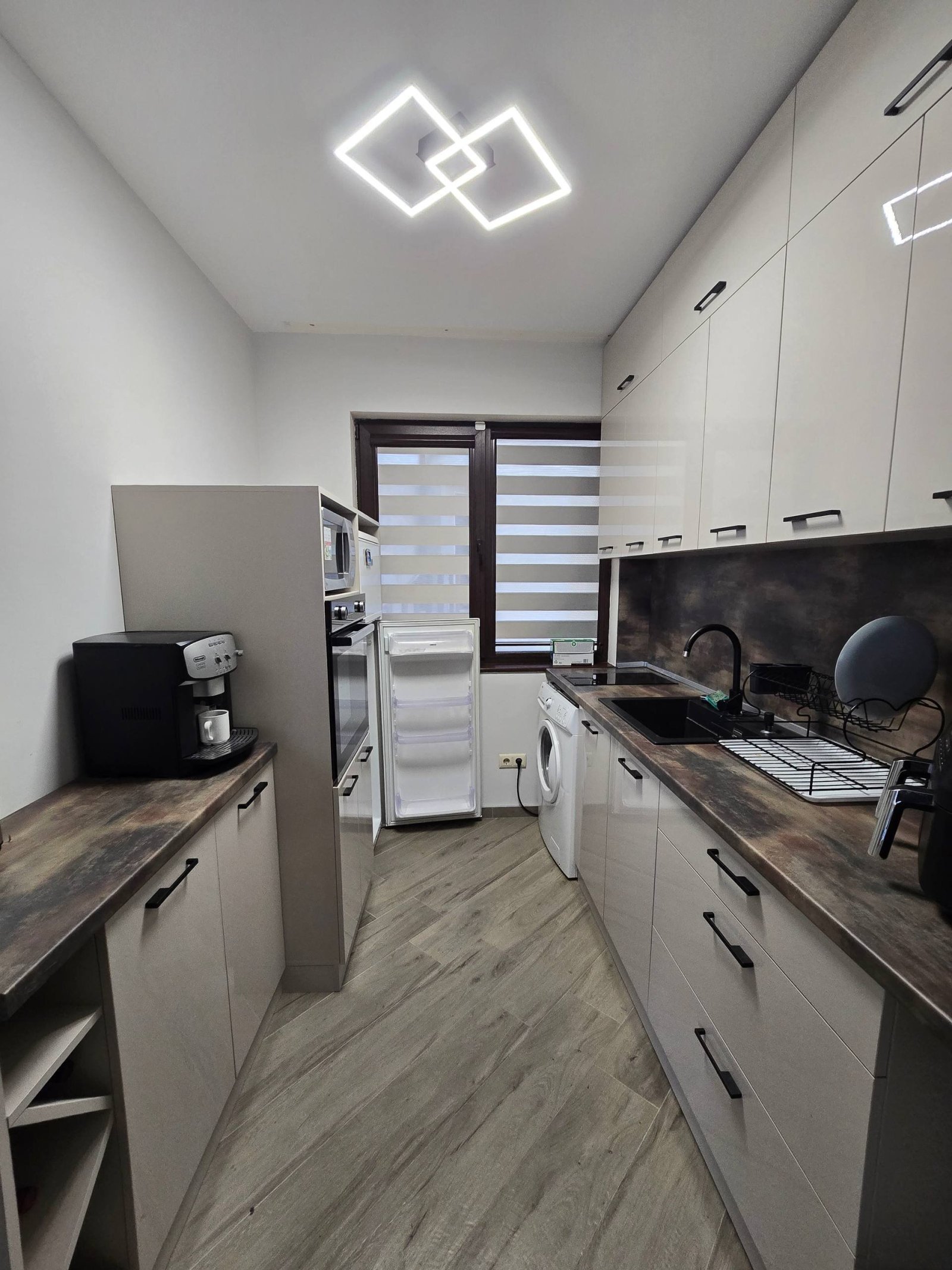 Двуетажна къща в Кошарица – 120 м² комфорт, напълно ремонтирана и готова за нанасяне. Комплекс Империал Хайтс, България.