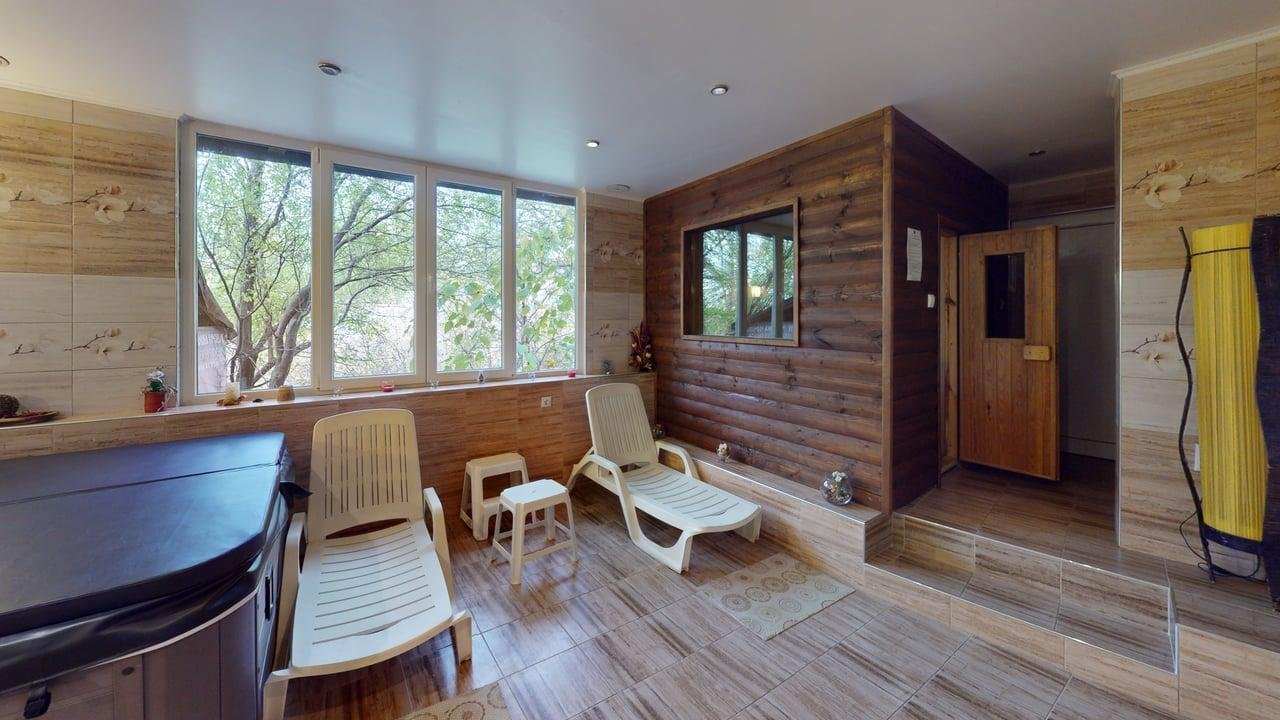 Хотел със СПА зона и ресторант в Косараица, България