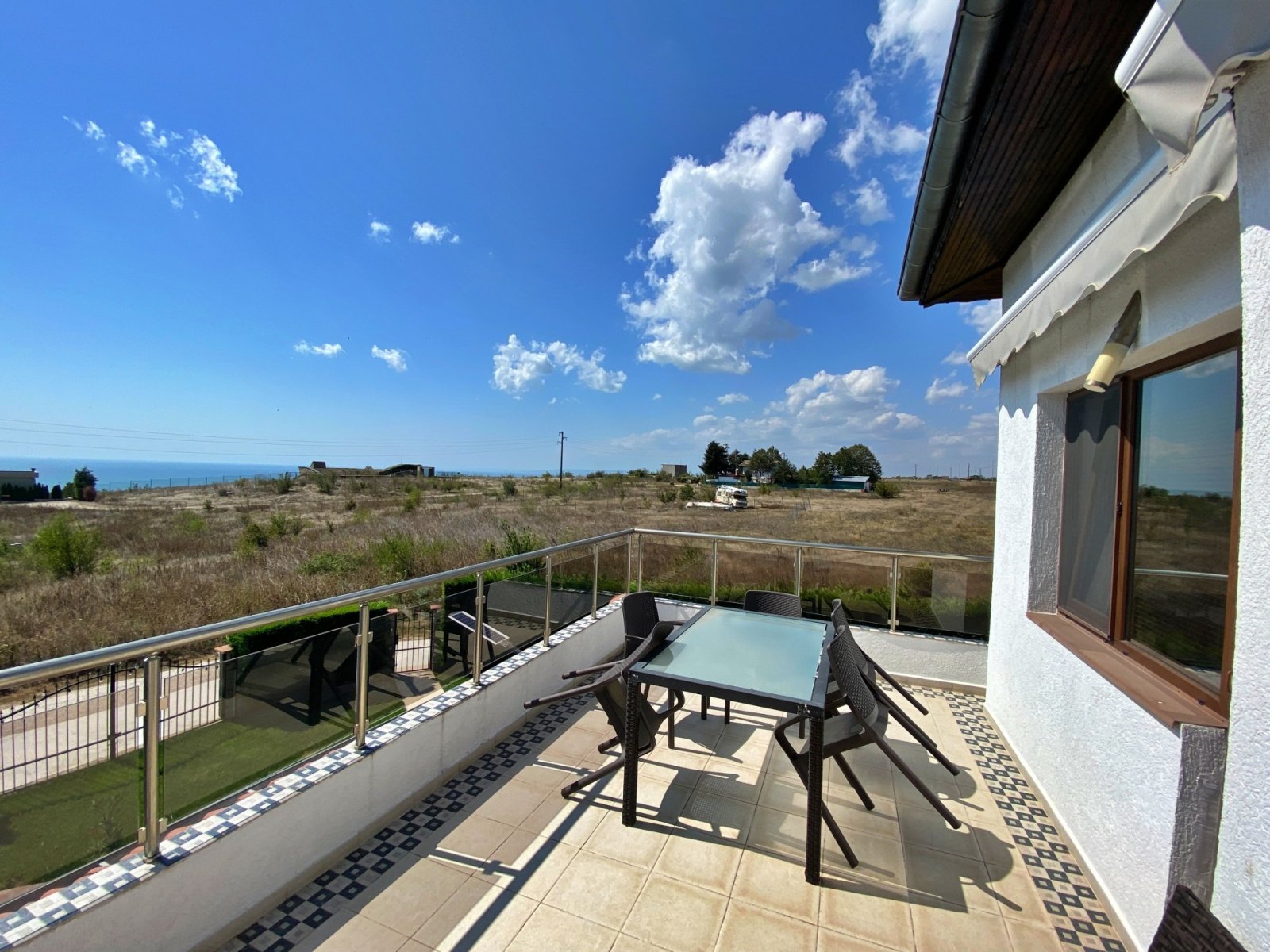Villa mit großem Garten, Pool und Meerblick in Bojurets Bulgarien