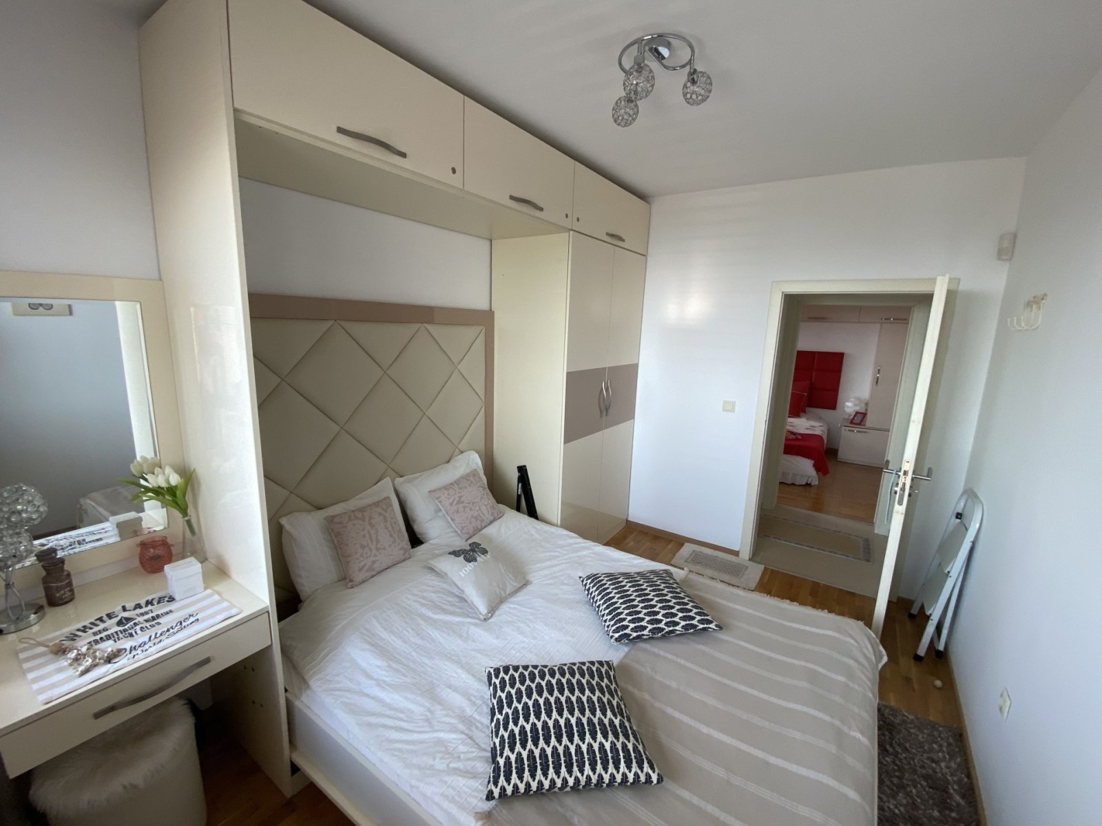 Villa mit großem Garten, Pool und Meerblick in Bojurets Bulgarien