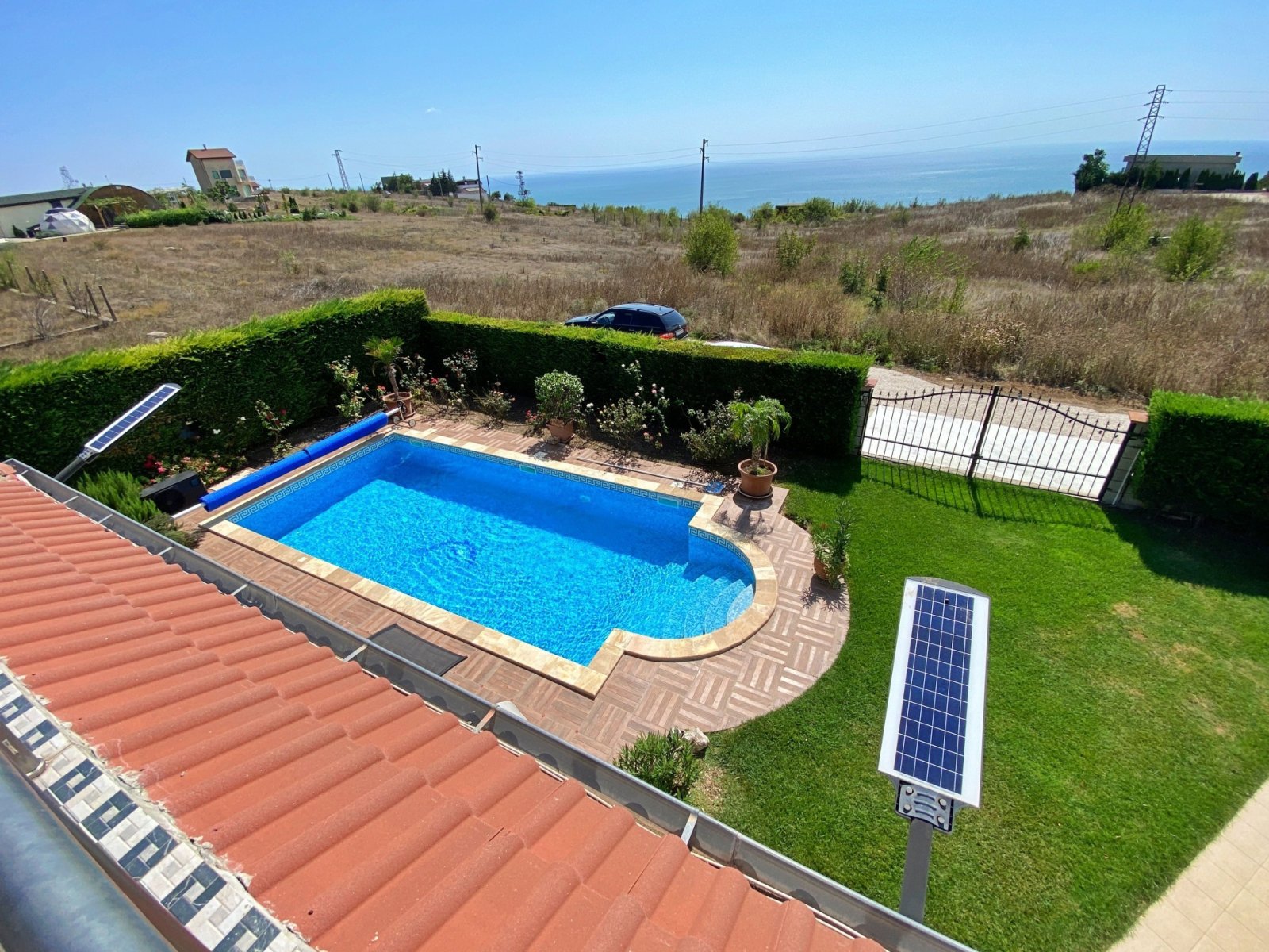 Villa mit großem Garten, Pool und Meerblick in Bojurets Bulgarien