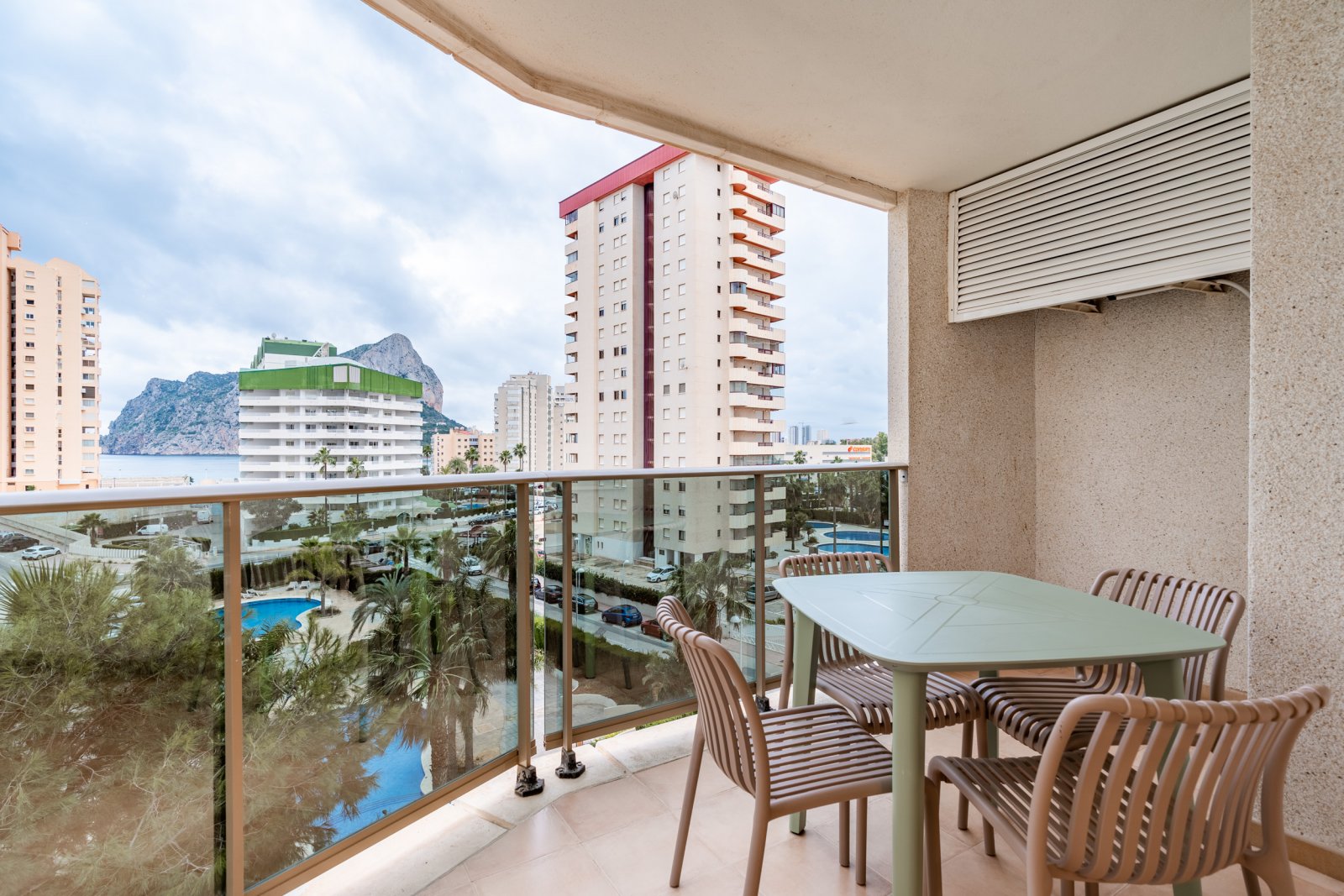 Ексклузивни апартаменти, на 200 м от плажа с плувен басейн, Калп