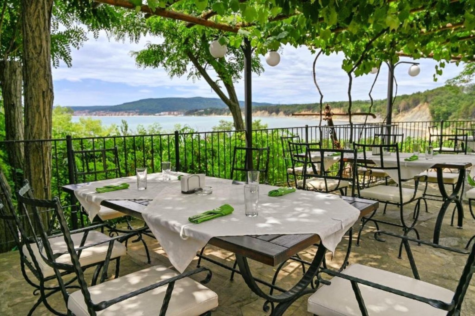 Елегантен едностаен апартамент с гледка към морето, само на 150 м от плажа — Созопол / Бяла, комплекс Pines Beach, България