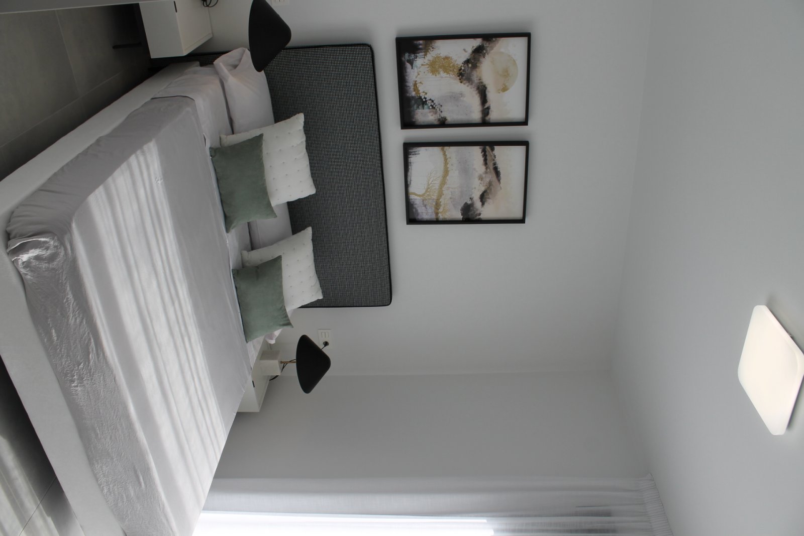 Ексклузивни самостоятелни къщи с плувен басейн и собствена градина, в близост до летището, Ролдан