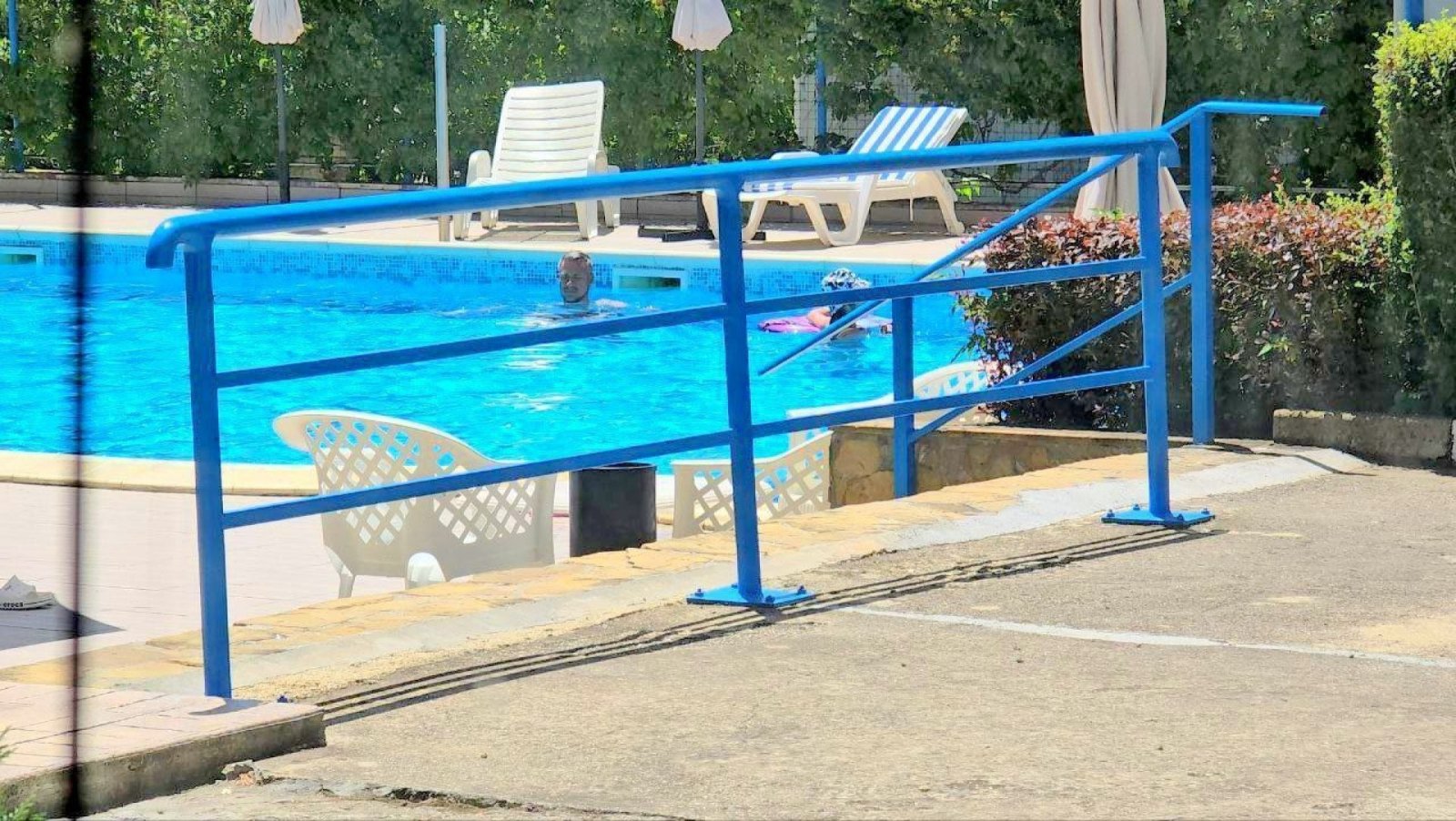 Тристаен апартамент на само 5 минути от плажа в Къщите на Информат в Свети Влас, България.