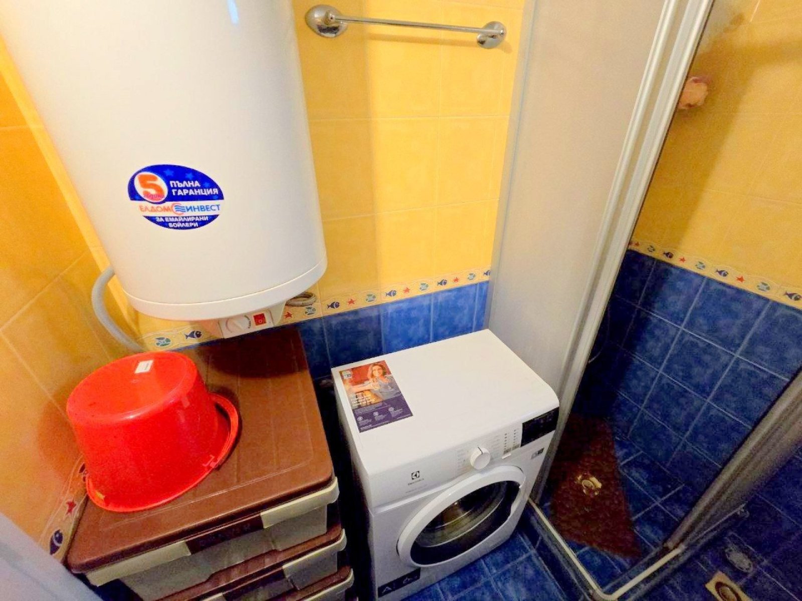 Тристаен апартамент на само 5 минути от плажа в Къщите на Информат в Свети Влас, България.