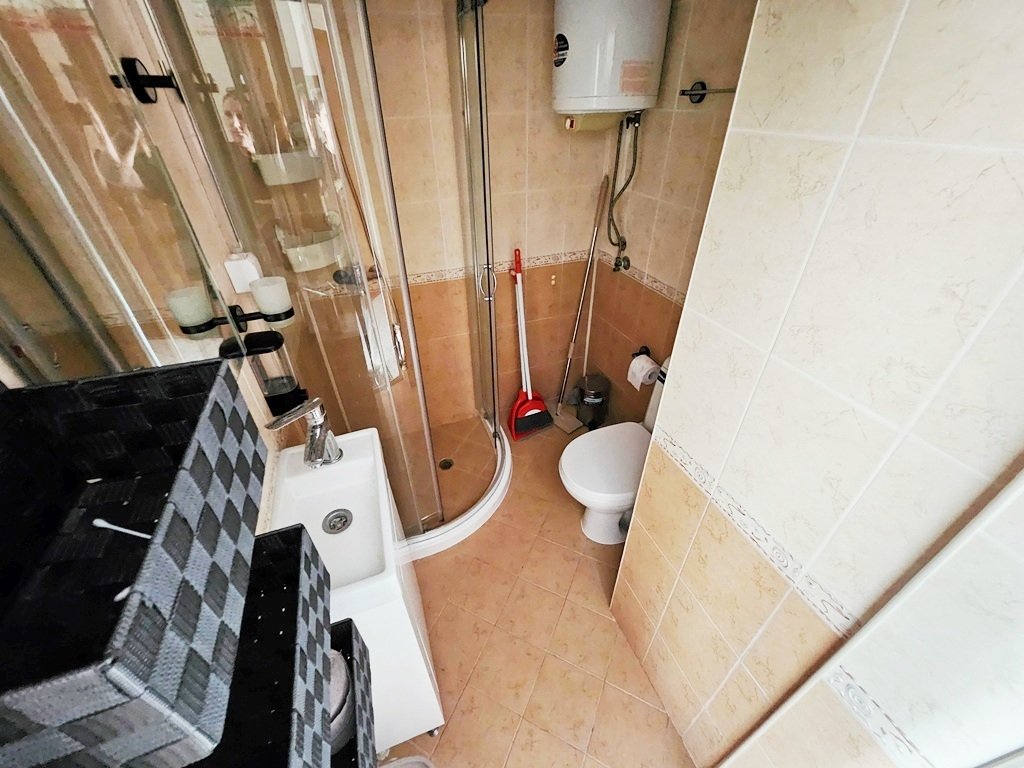 Просторен апартамент с една спалня и басейн в Пироп Сити