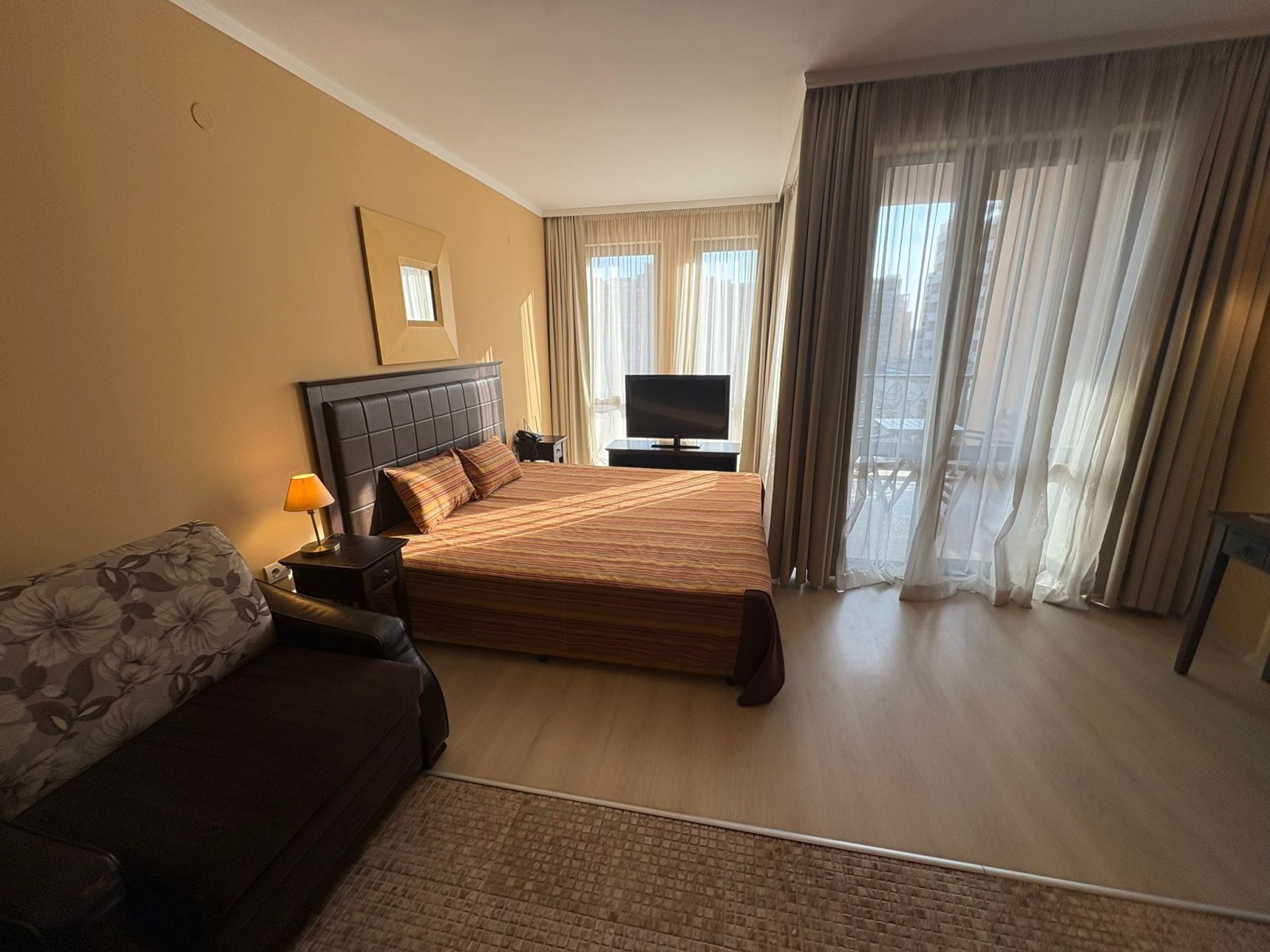 Студио с изглед към басейна, Royal Beach Barcello Свети Влас, България