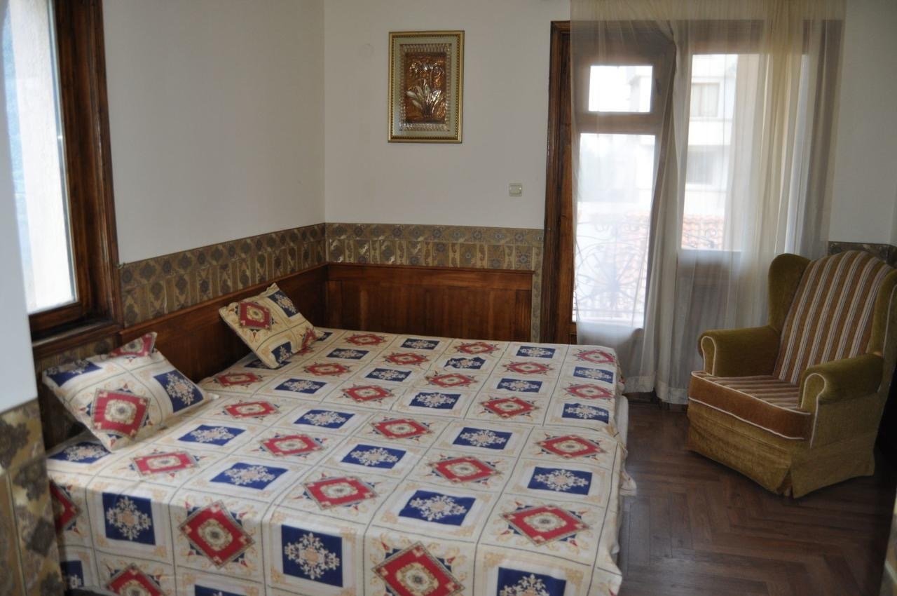 Хотел с ресторант и басейн в Свети Влас, България
