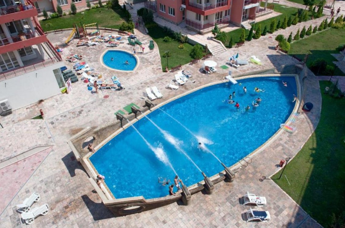 Просторен тристаен апартамент с панорамна гледка към морето в комплекс Privilege Fort Beach