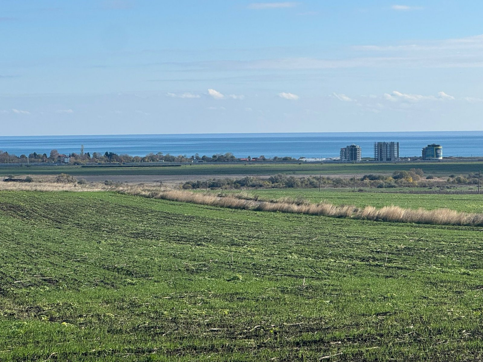 просторна двуетажна къща с впечатляваща гледка море във Floral Hills, част от Vineyards Resort