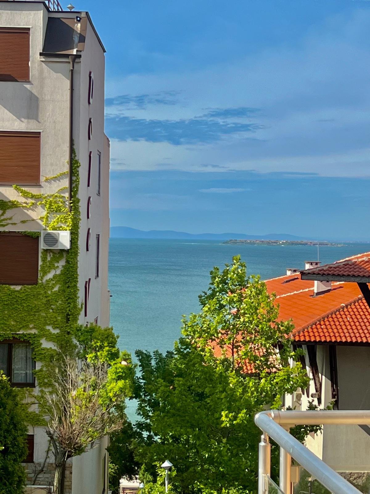 Продава се напълно обзаведен двустаен апартамент в комплекс Vista Residence, Свети Влас