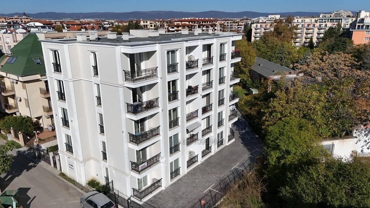 Новострояща се 3-стайна апартамент в La Mer Gold Несебър, България