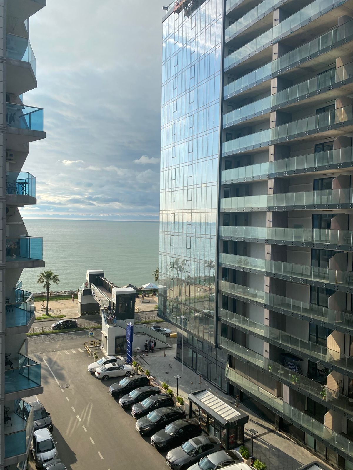 Модерно студио с гледка към морето в Sunset Residence – първокласна имотна на плажа в Батуми, Грузия