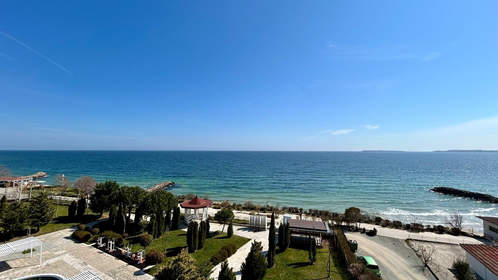 Sveti Vlas: 4-стаен апартамент с гледка към морето и към басейна в жилищния комплекс Prestige Fort Beach, Свети Влас, България 