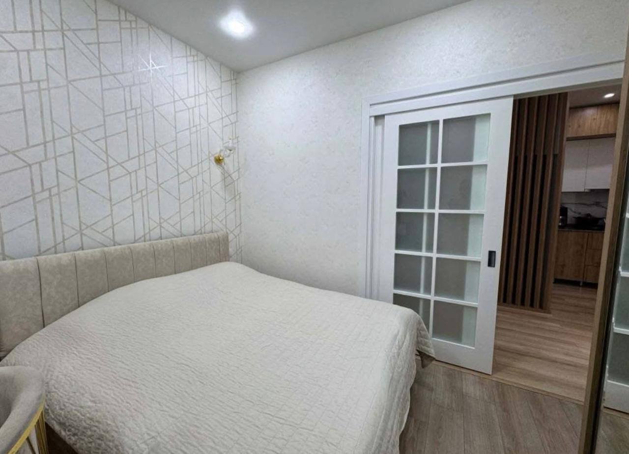 Стилно 3-стайно жилище на висок етаж в Guru Residence, Батуми, Грузия – наскоро реновирано, изцяло обзаведено и близо до морето.